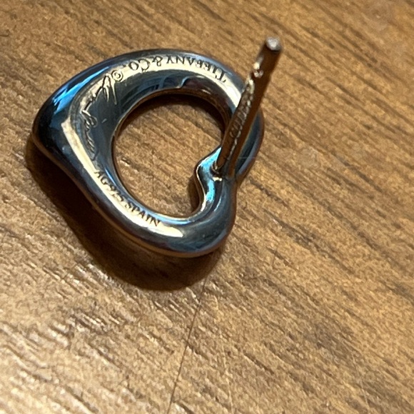 Tiffany & Co. Elsa Peretti Silver Heart Earrings - Picture 10 of 15